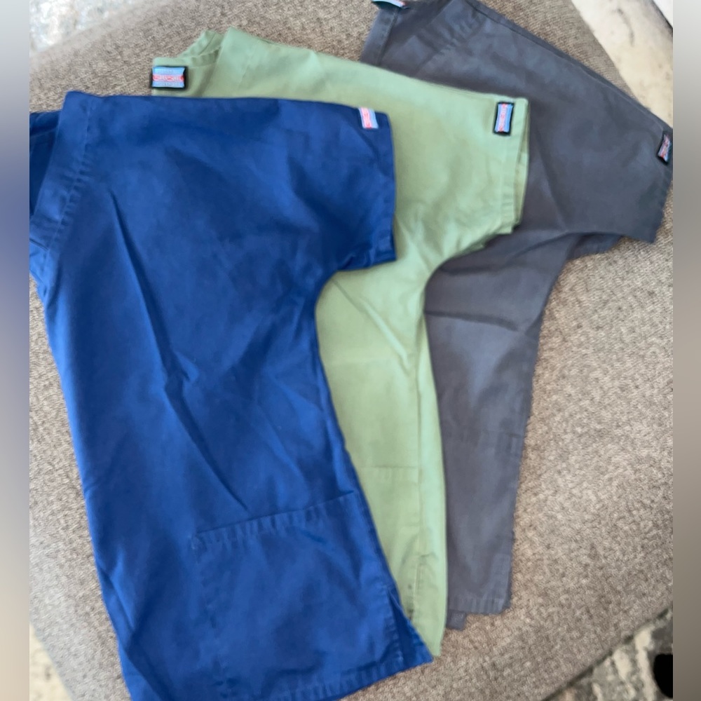 Set of 3 scrub tops